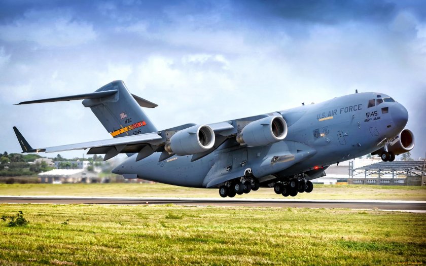 Самолет c-17 Globemaster III