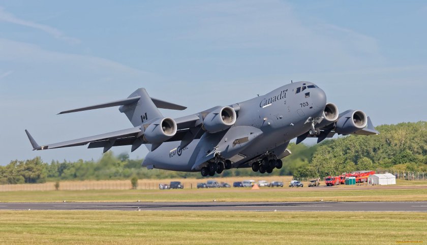 Самолет c-17 Globemaster III