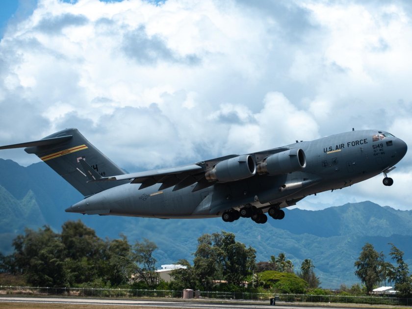 Самолет c-17 Globemaster III