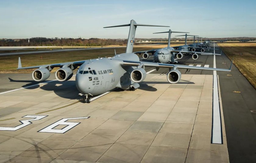 Самолет c-17 Globemaster III
