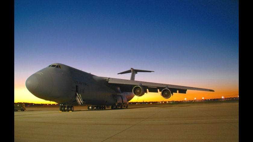 Военный грузовой самолет США