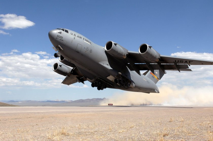 Boeing c-17 globemaster iii