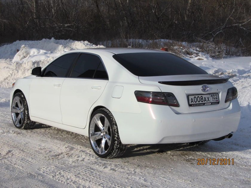 Белая Камри 40 r20