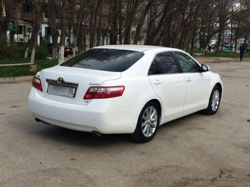 Камри 40 белая