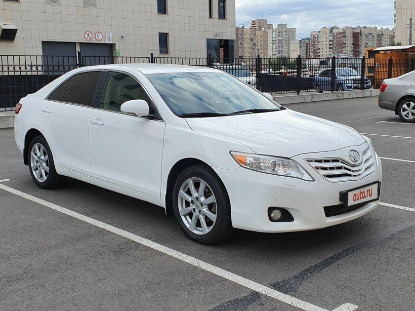 Camry 40 белая