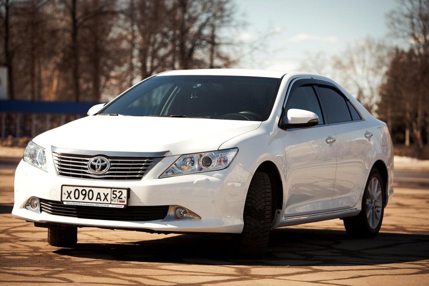 Toyota Camry белая