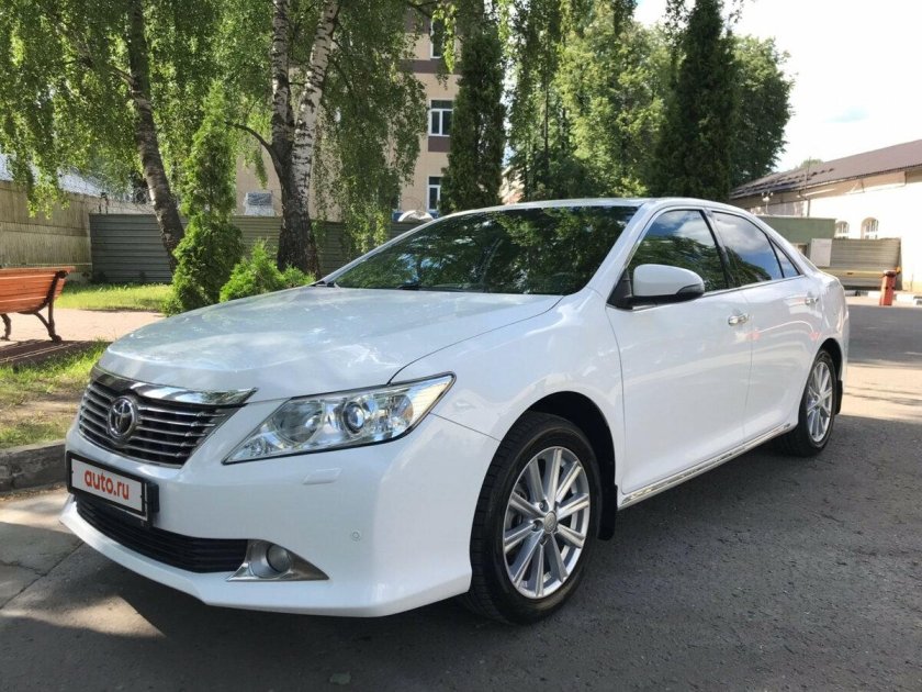 Тойота Камри 50 белая
