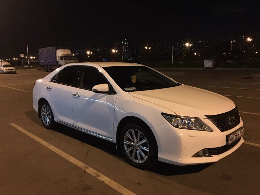 Тойота Камри 2012 белая