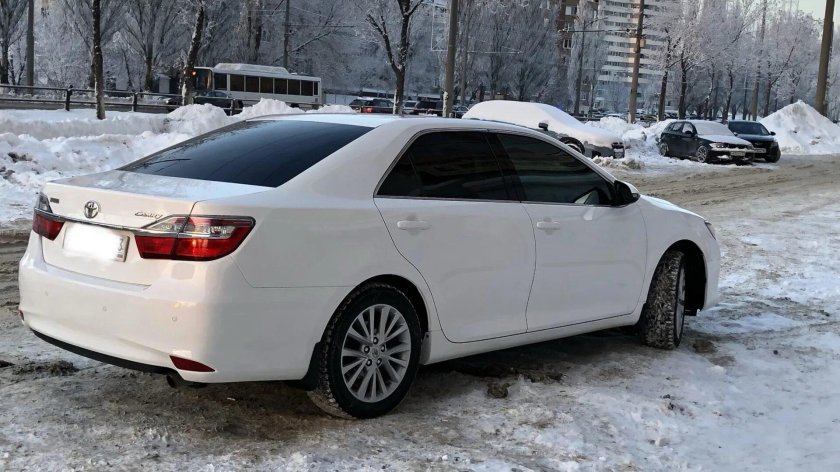 Toyota Camry 55 белая