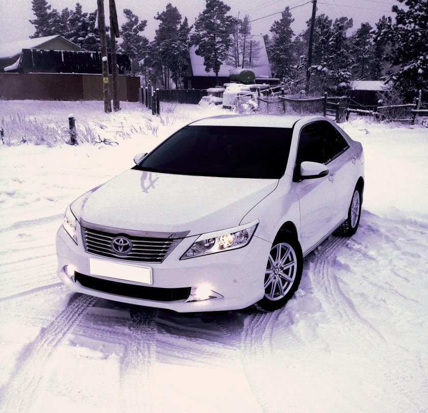 Toyota Camry 3.5 белая
