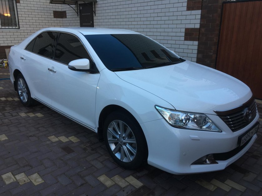 Камри 50 белая