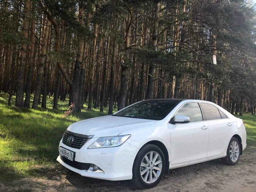 Тойота Камри 50 белая