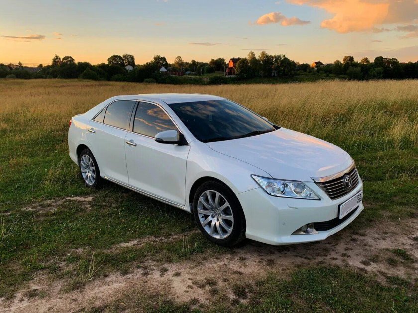 Toyota Camry xv50 белая