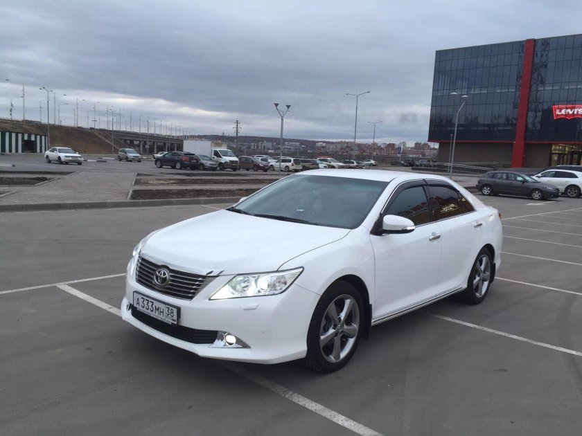 Камри 50 белая