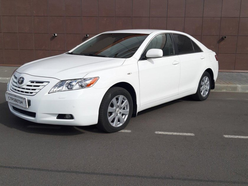 Toyota Camry 2008 белая