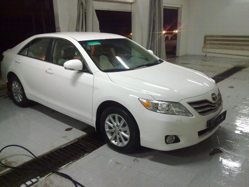 Тойота Камри 3.5 белая