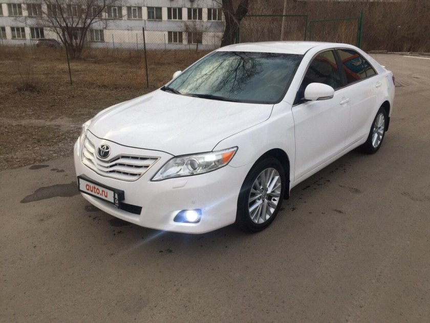 Toyota Camry 2011 белый