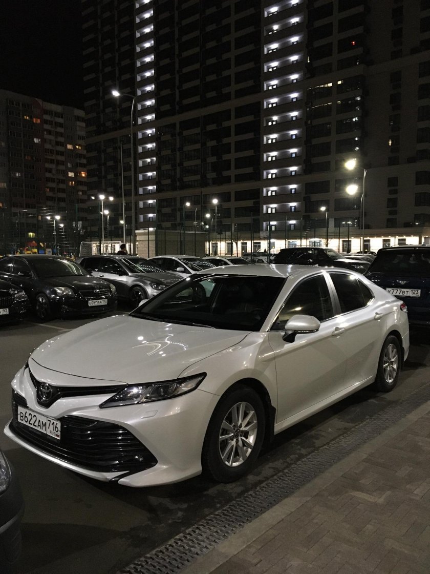 Toyota Camry xv70 белая