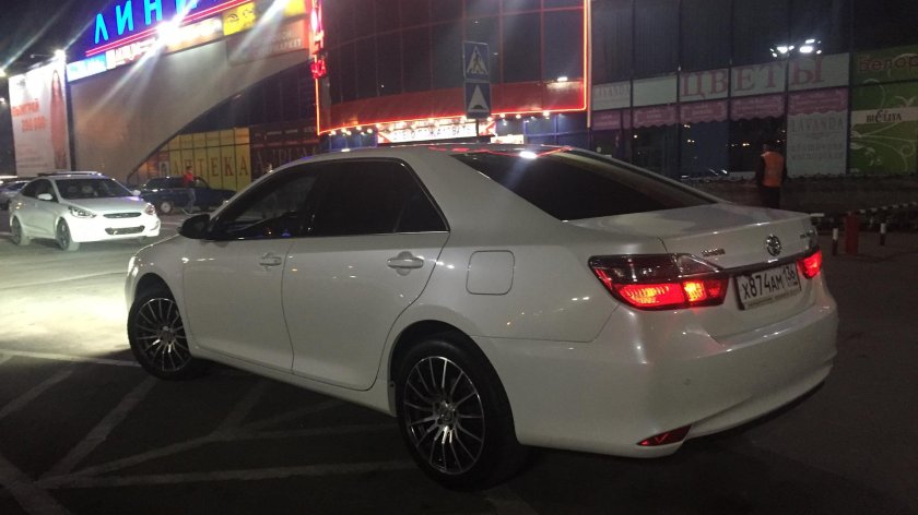 Камри 50 белая