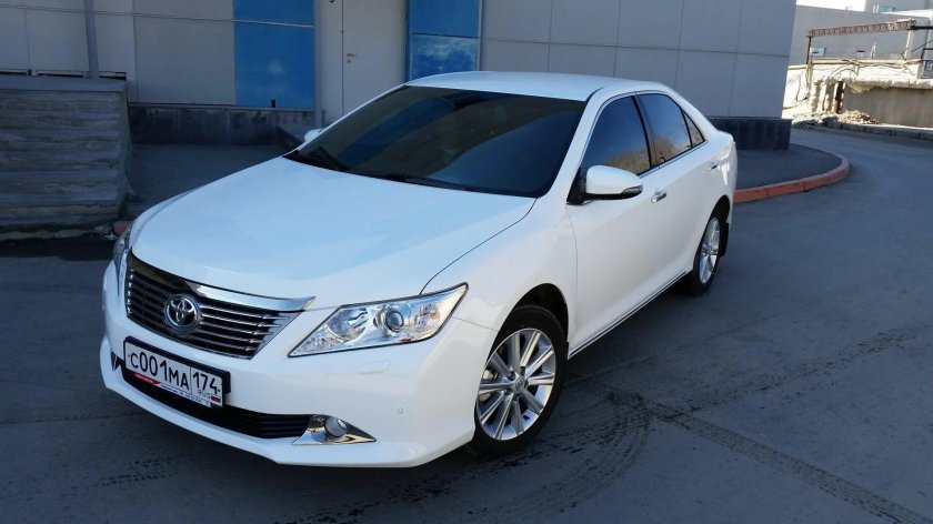 Тойота Камри 50 белая