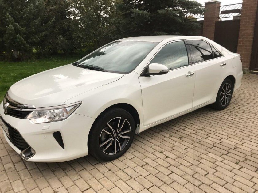 Toyota Camry 2016 белая