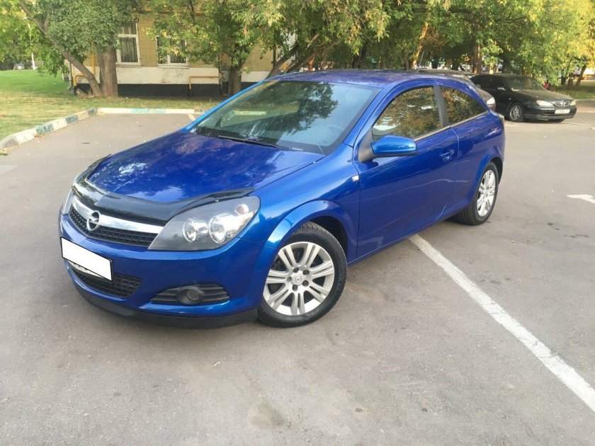 Синий Опель Астра 2007