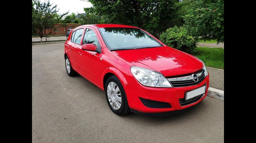 Опель Астра хэтчбек 2008 красный