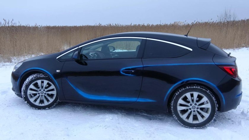 Opel Astra GTC синий