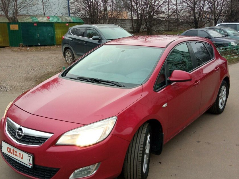 Опель Астра красный матовый
