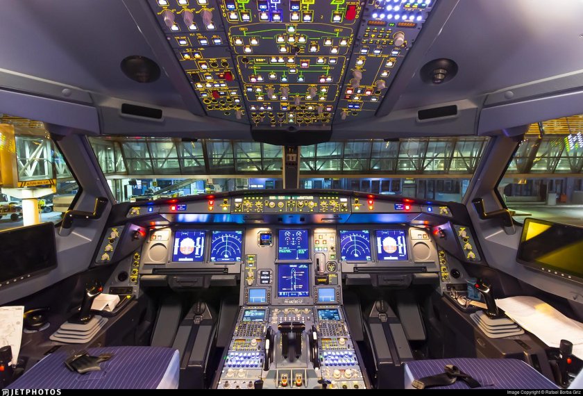 Аэробус 330 кабина