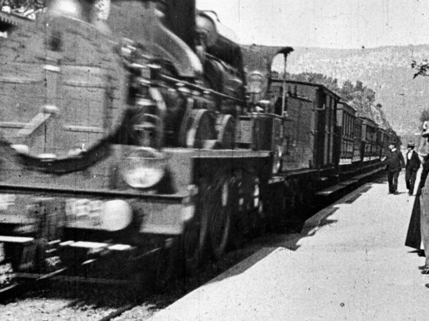 Первый фильм братьев Люмьер Прибытие поезда