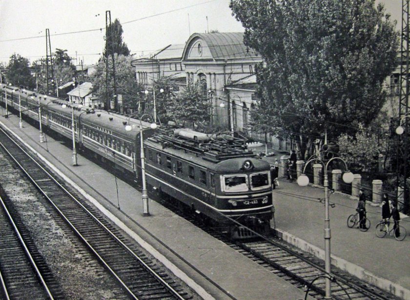 ЖД вокзал Коммунарск