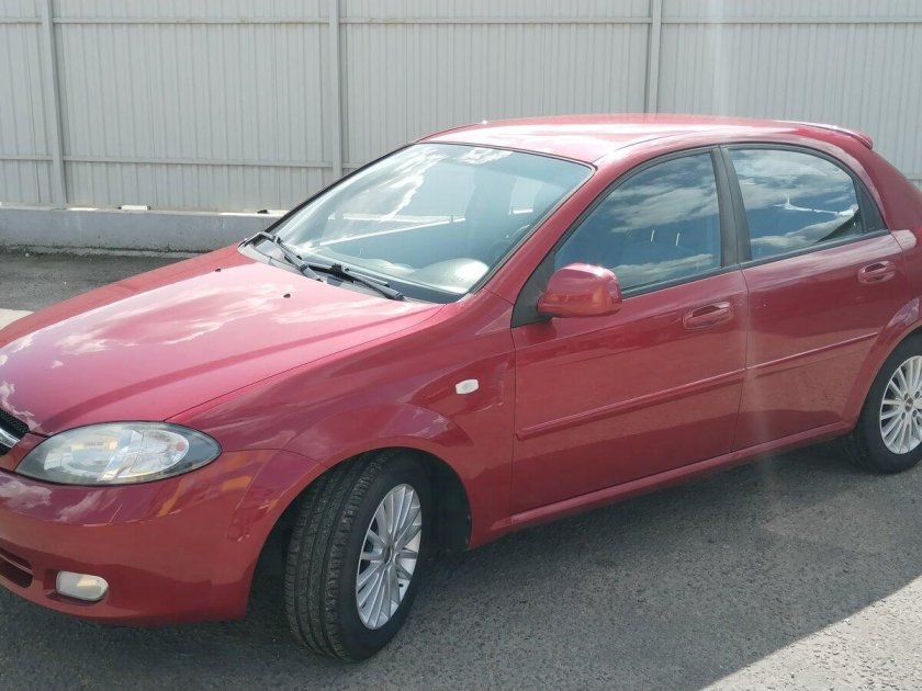 Шевроле Лачетти 2011 красная