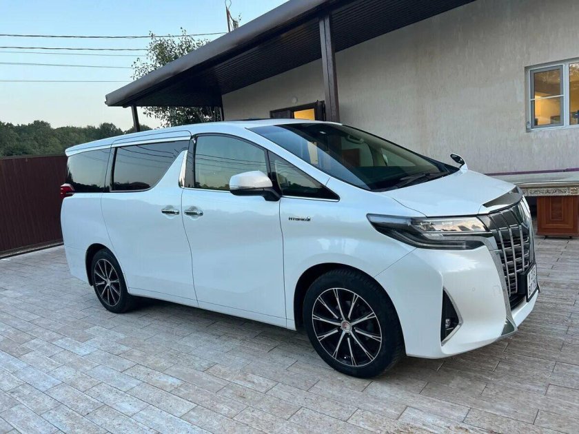 Toyota Alphard 3 Рестайлинг мультимедиа