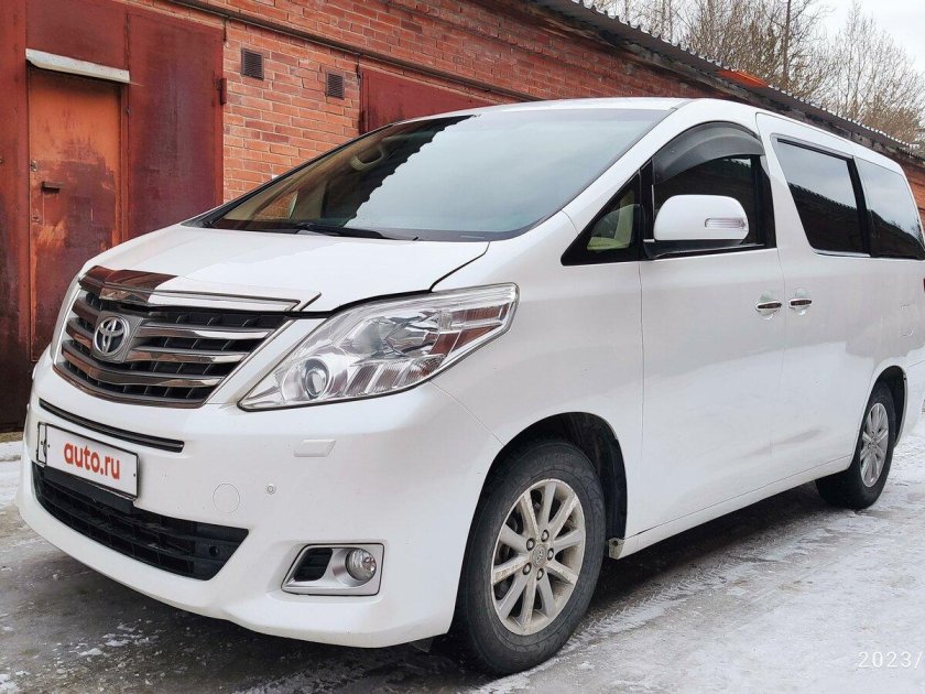Минивэн тойота альфард 2013