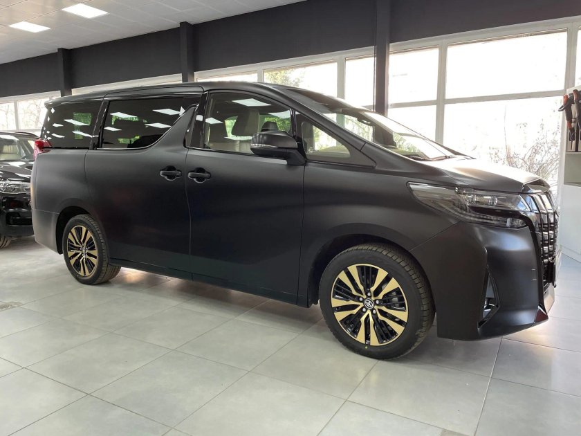 Toyota Alphard антихром
