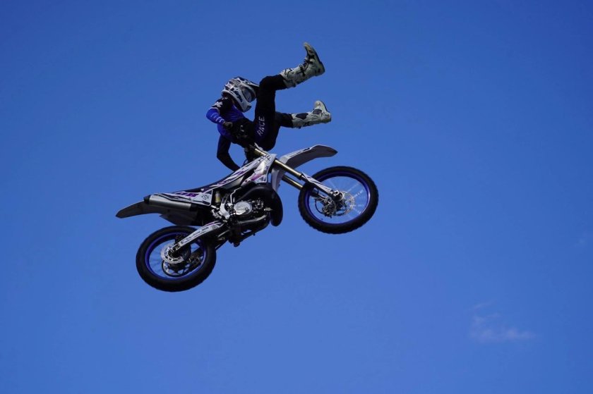 Фристайл мотокросс трюки