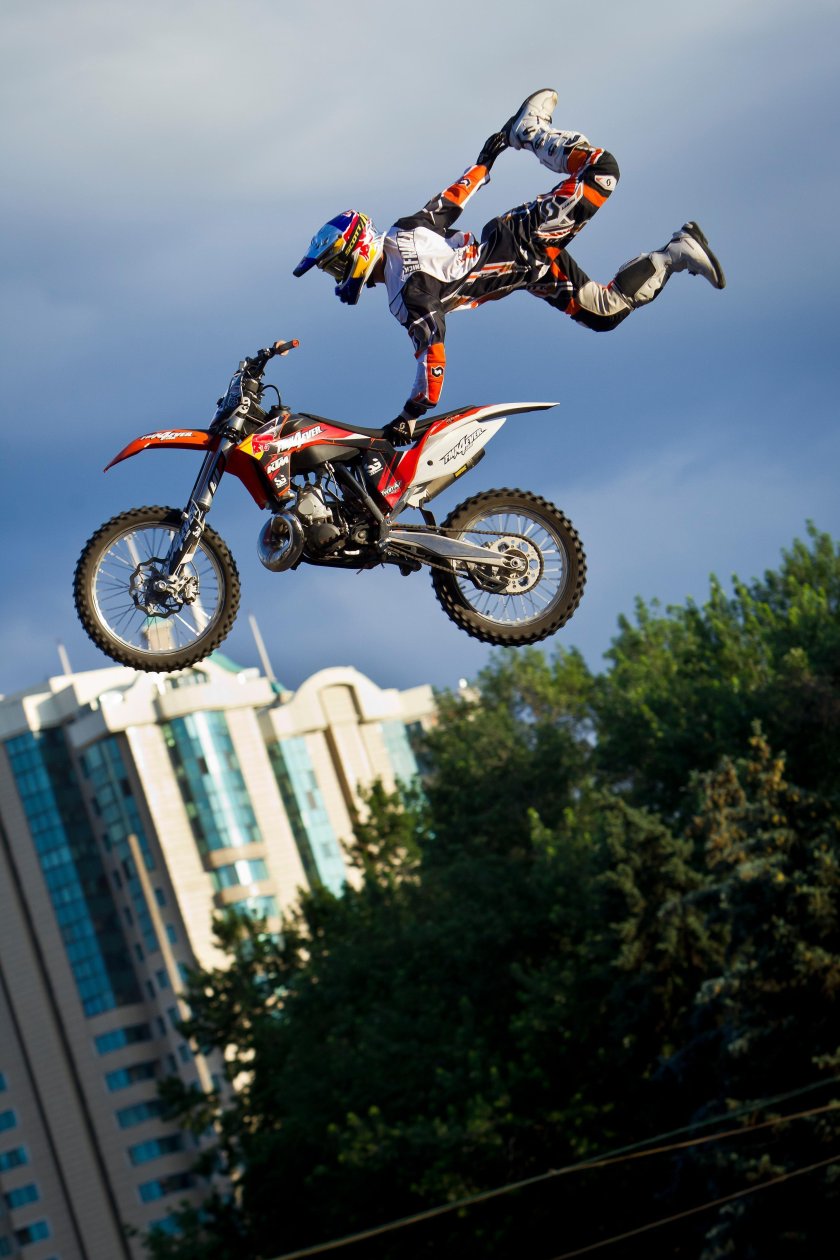 Мотофристайл трюки