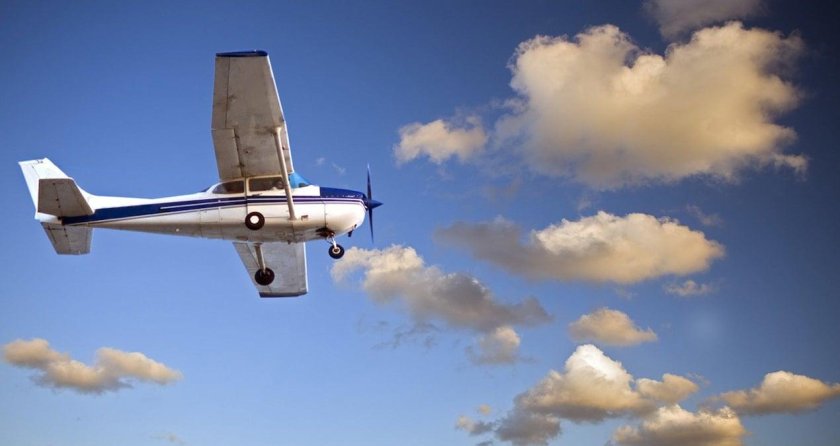 Cessna 172 в небе