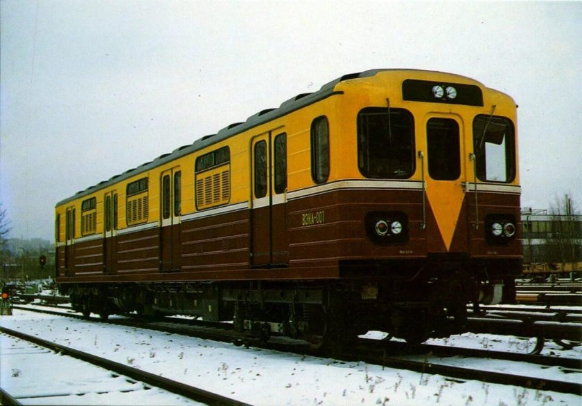 Контактно-аккумуляторный электровоз ВЭКА-001