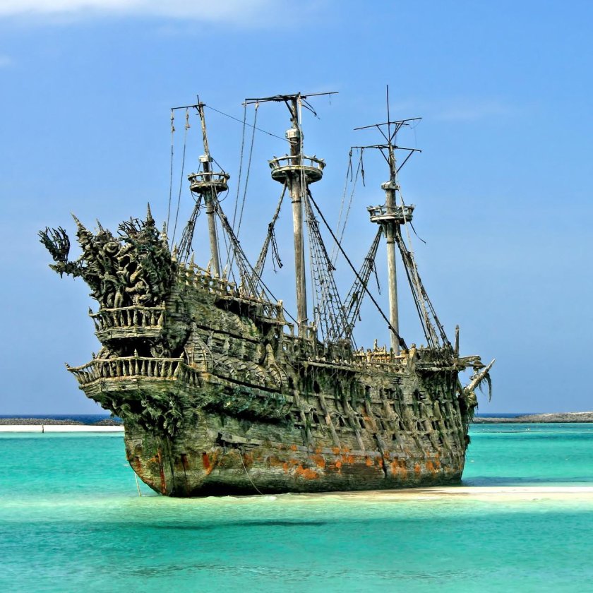 Корабль "Летучий голландец"