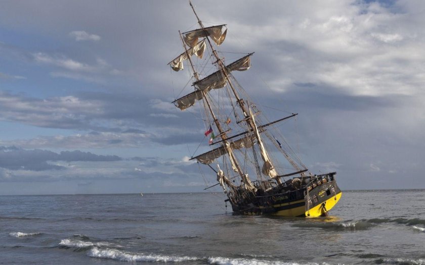 Бриг парусник