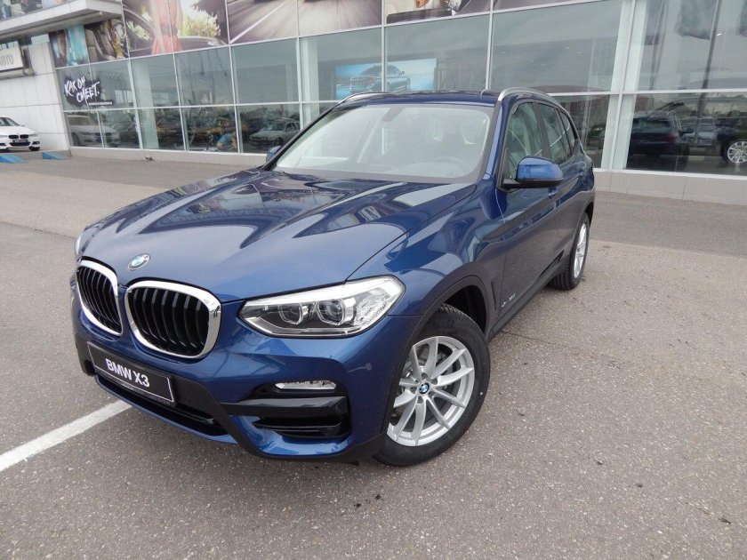 БМВ внедорожник голубая