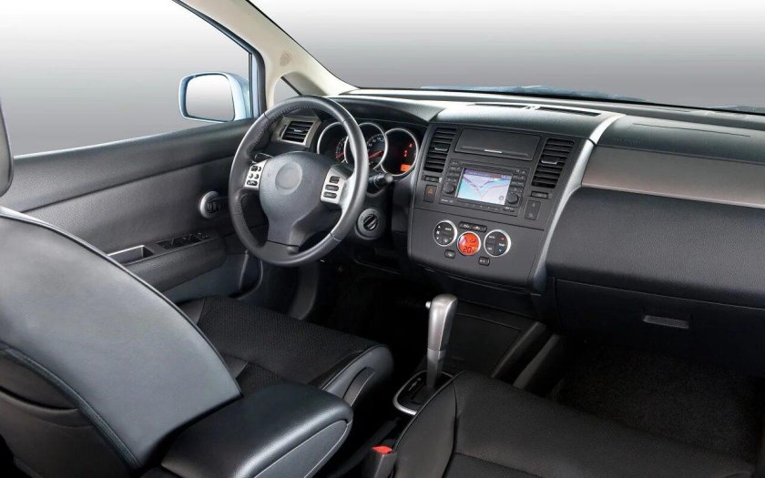 Ниссан Тиида 2008