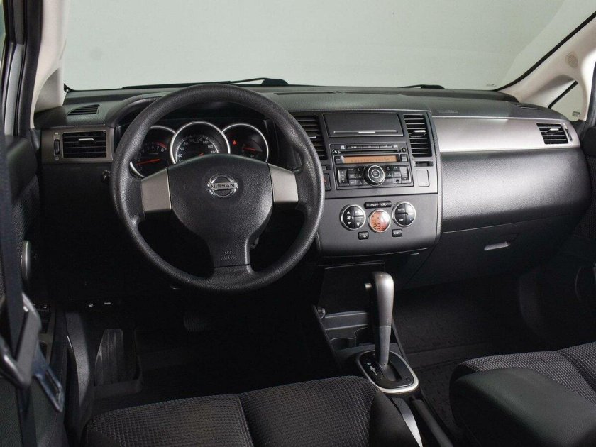 Ниссан тиида 2007