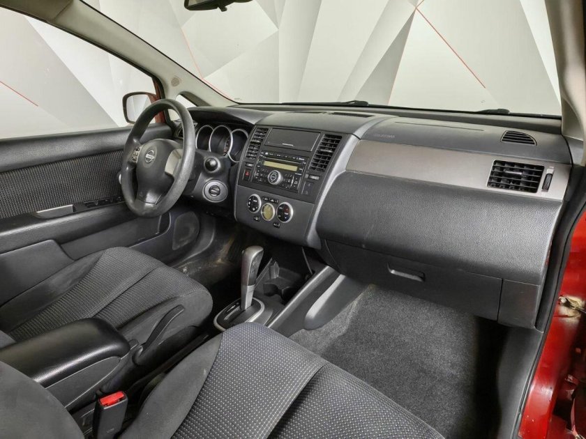 Ниссан тиида 2011