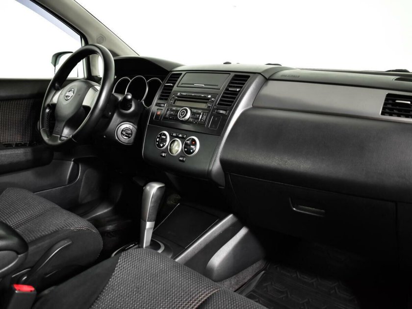 Ниссан тиида комплектации 2010