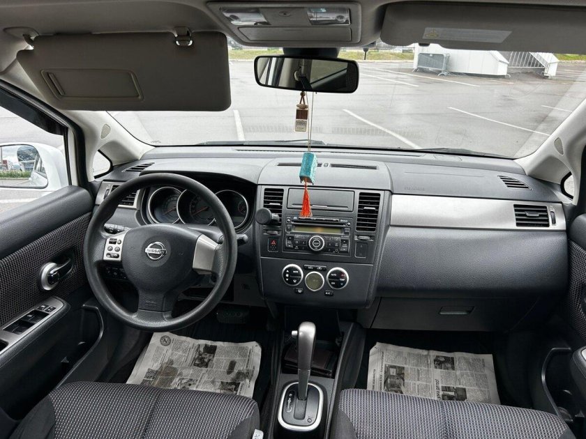 Nissan tiida 2008 салон