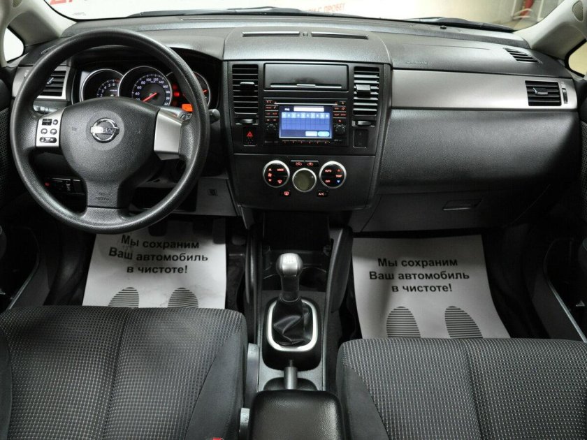 Nissan Tiida 2005 салон