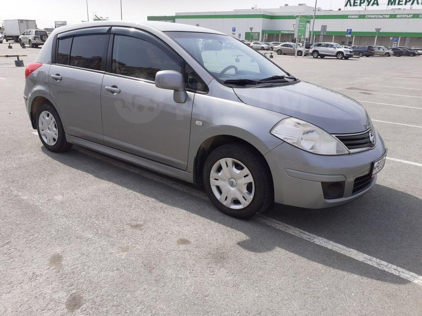 Ниссан Тиида 2011 салон